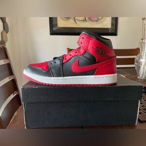 Jordan 1 mid - Banned